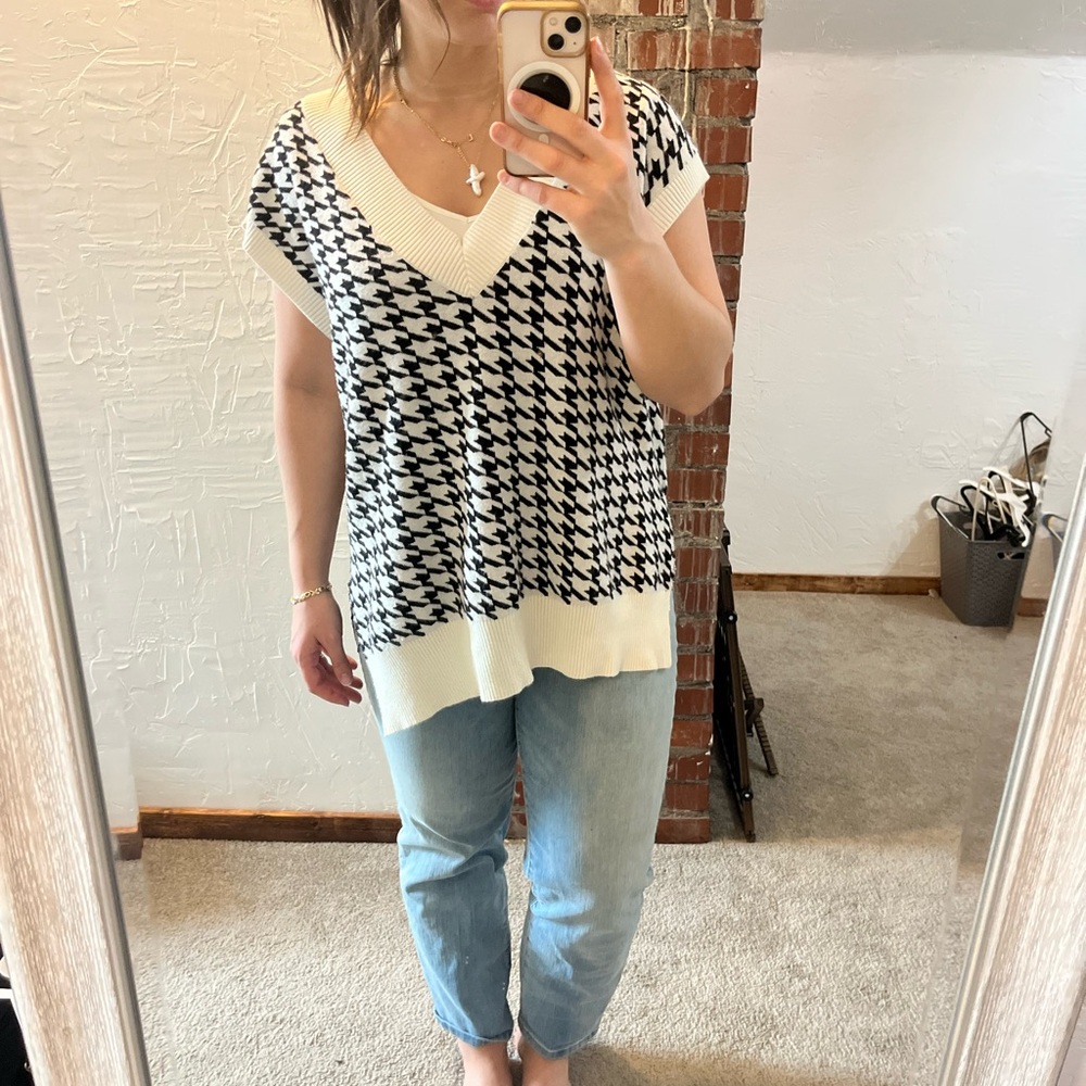 Chic Houndstooth V-Neck Sweater